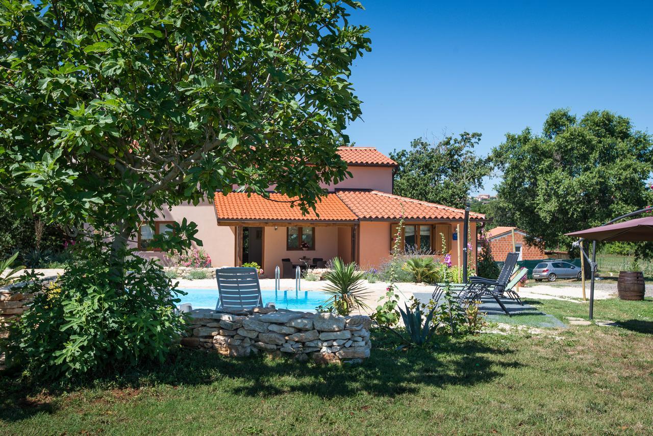 Beautiful Villa Palera With Private Pool Near Pula Liznjan Luaran gambar